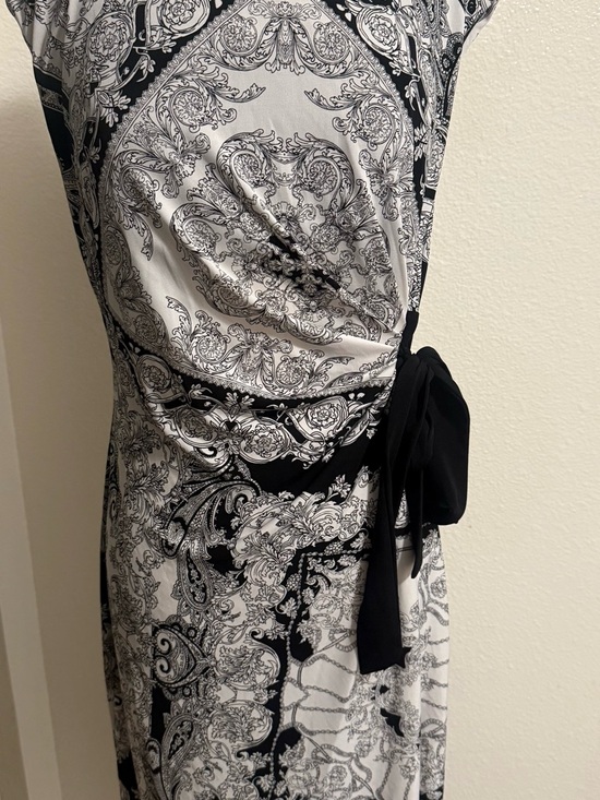 Dresses & Skirts - Black & White Paisley Wrap-Style Women’s Dress
